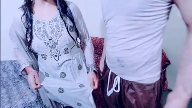 चलती बस में भाभी के साथ सेक्स का मजा