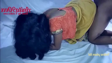 Indian Anita bhabi ko kuteya banaker choda yellow saree me
