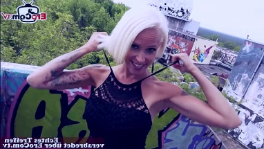 Skinny german blonde Milf pick up online for outdoor sex